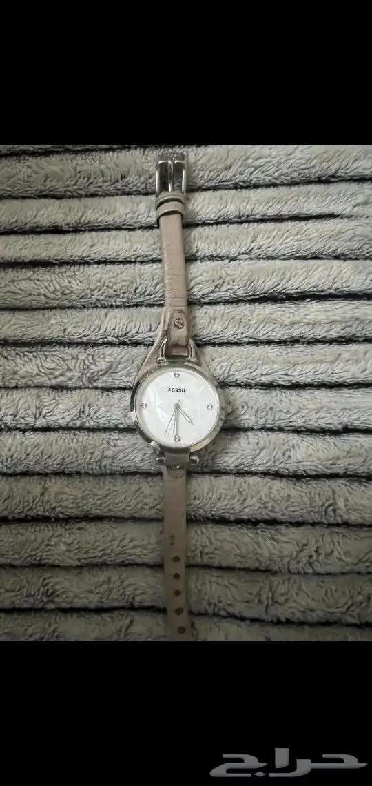ساعه نسائيه جميله ماركه فوسيل 1