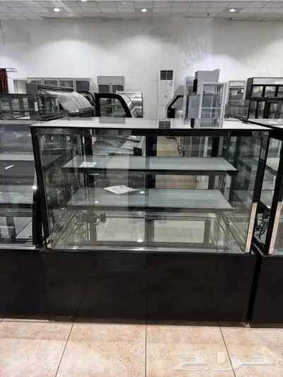 ثلاجات عرض حلويات مربع و مقوس أحجام مختلفة 4