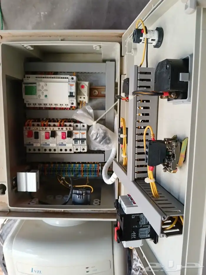 طبلون كهرباء عدادات ومنظمات هواء غطاسات قواطع 9