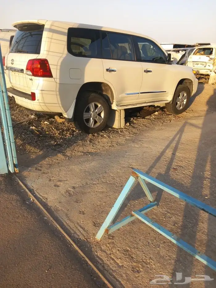 جيب جكسار 2014 تشليح قطع غيار 4