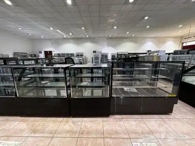 ثلاجات عرض حلويات مربع و مقوس أحجام مختلفة 1