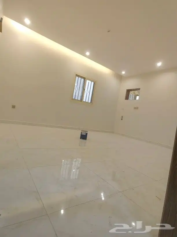 له جميع انوع الدهان الحديث الدخلي والخارجي وبه اسعار جميل أن 0