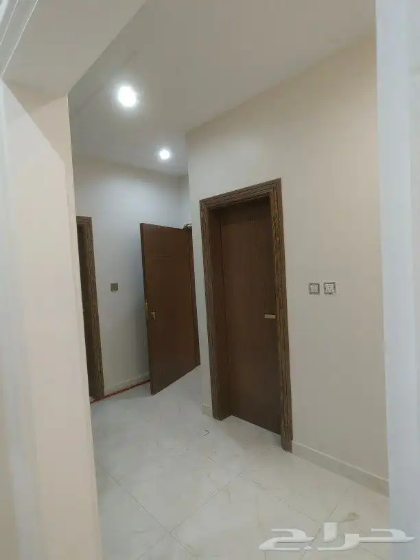 له جميع انوع الدهان الحديث الدخلي والخارجي وبه اسعار جميل أن 3