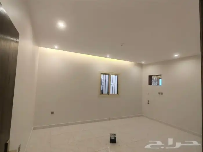 له جميع انوع الدهان الحديث الدخلي والخارجي وبه اسعار جميل أن 4