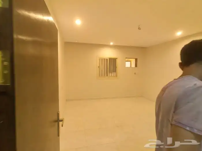 له جميع انوع الدهان الحديث الدخلي والخارجي وبه اسعار جميل أن 2