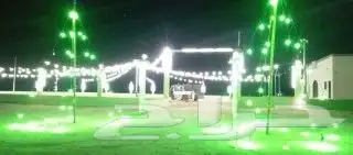 تاجير خيام اوروبيه وبيوت شعر اسود وابيض كنب ملكي كراسي احمر 2