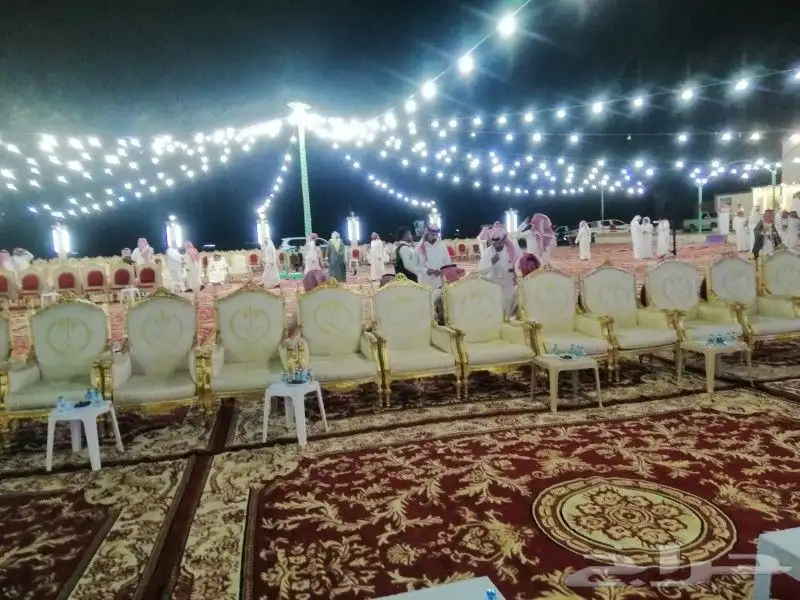 تاجير خيام اوروبيه وبيوت شعر اسود وابيض كنب ملكي كراسي احمر 1