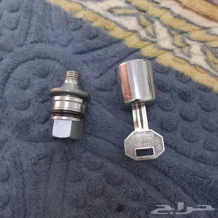للبيع عدادات جيب باجيرو وقفل سبير 0