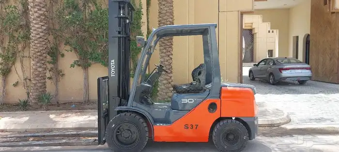 فوركلفت للأيجار اليومي والشهري والمشاويرForklift for rent 1