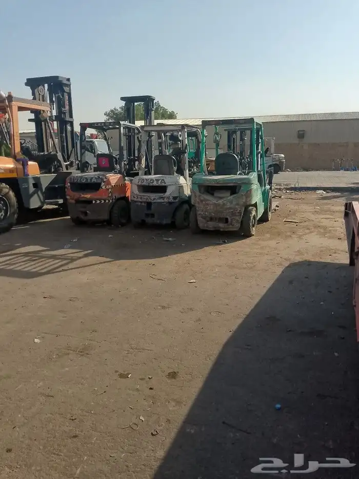 تاجير معدات ثقيله رفعات شوكيه سطحات كرينات سيزر لفت مان لفت 2