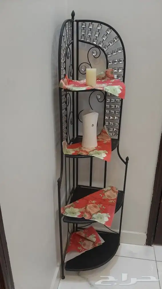 للبيع زاوية حديد لون اسود مع كريستال 0
