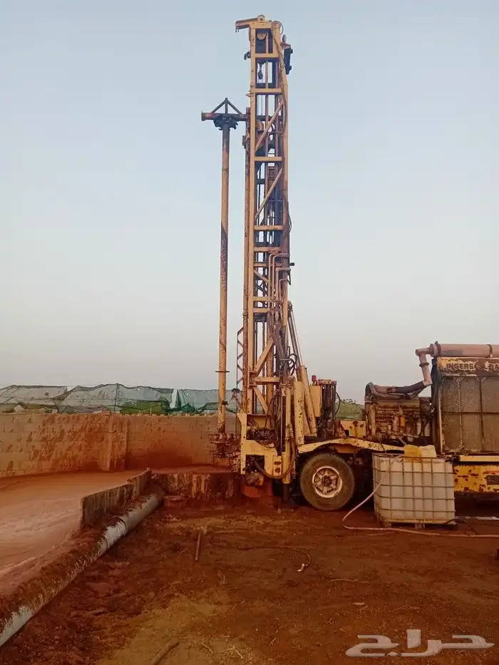 حفار آبار رتوازيه تنزيل ورفع قطاسات 0