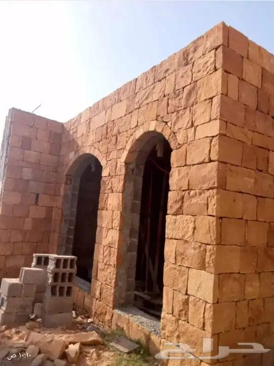 تنفيذ شغل الحجر وبيوت الطين . 7