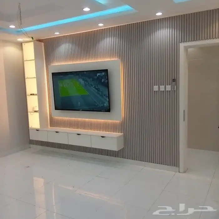 ديكور شاشه بديل الخشب مع حامل الشاشه مع الطاوله مع الاضاءه 1
