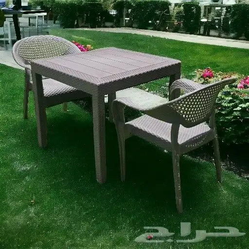 طقم طاولة راتان مربع قائم مع 2 كراسي فلورا 1
