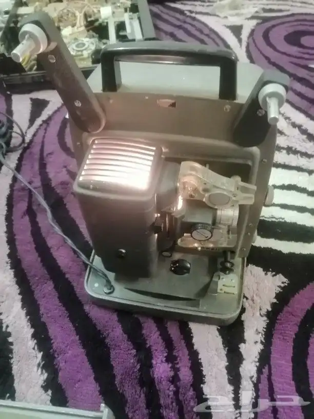 جهاز بروجكتر سينما قديمه 2