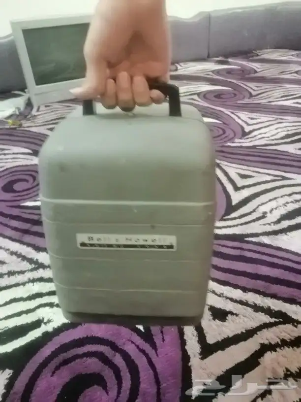 جهاز بروجكتر سينما قديمه 0