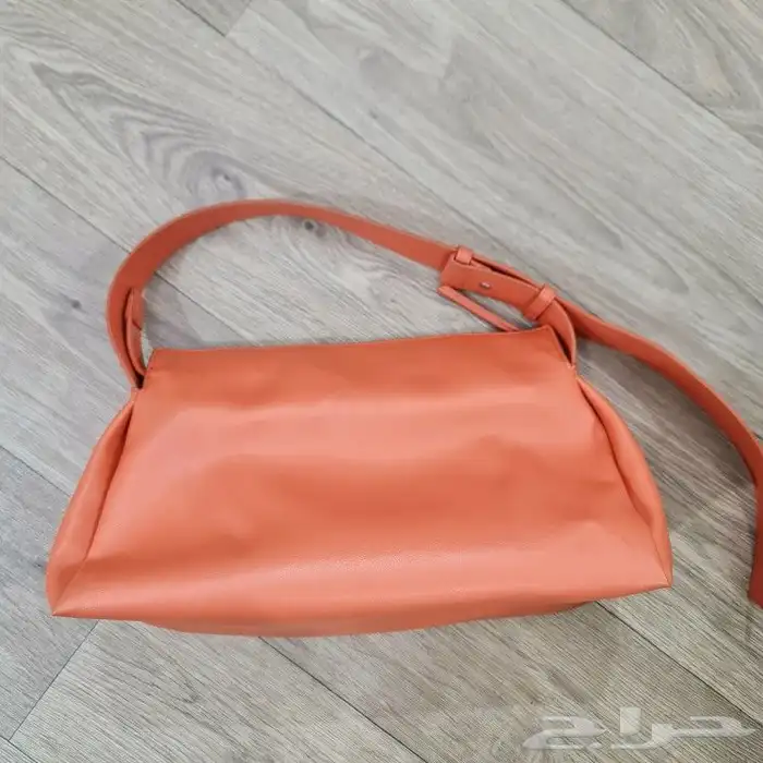 شنطة كالفن كلاين اصلية 0