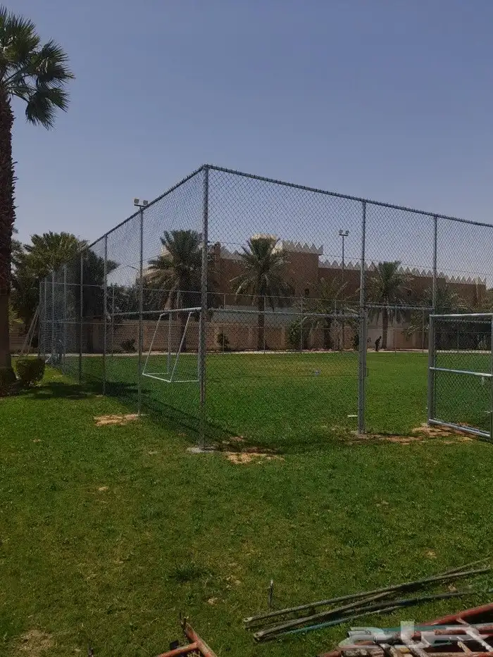 نعمل في جميع انواع الشبوك وجميع انواع النخيل 1