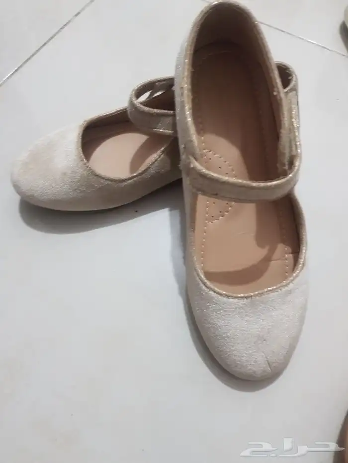 شوزات بناتي مقاس 31 و 33 3