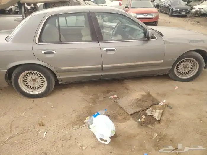 فورد ماركيز 2002للبيع قطع غيار فقط 3