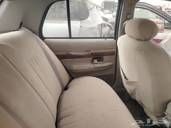 فورد ماركيز 2002للبيع قطع غيار فقط 5