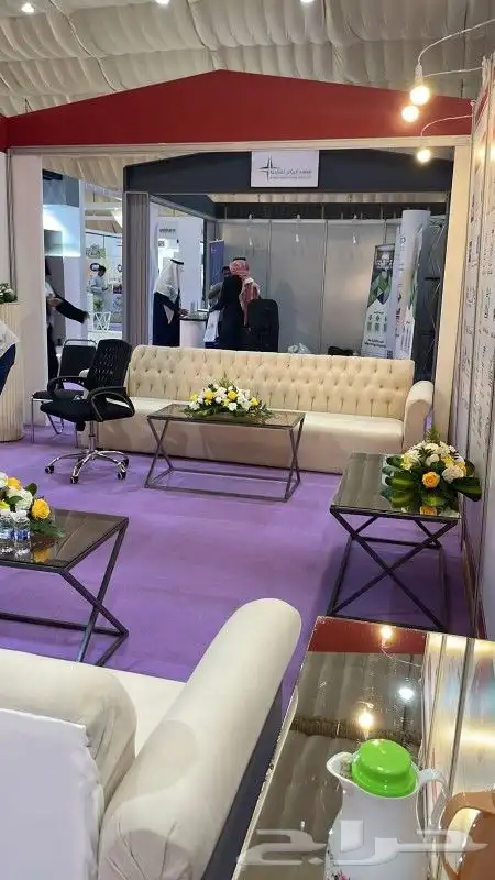 تأجير طاولات وكراسي وكنب وزل وسماعات ومكيفات ومخيمات 1