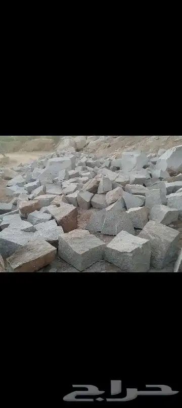 بكلين لبنا الحجر وقص الا اراضي وهدد العماير متوجدين في محايل 3