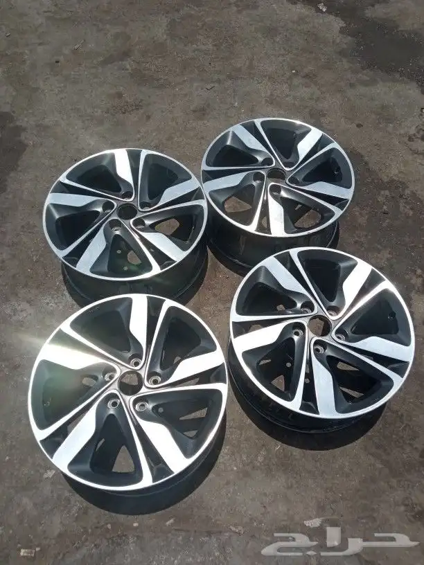 جنوط لنترا الفل مقاس 17اصلي شبه جديد نطيفه مره 2015 2