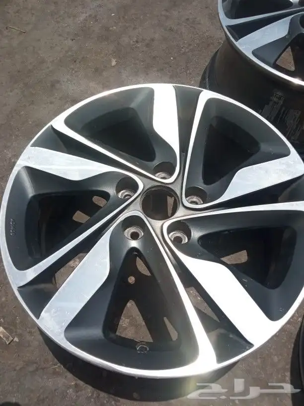 جنوط لنترا الفل مقاس 17اصلي شبه جديد نطيفه مره 2015 0