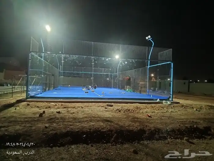 فني تركيب جميع انواع ملاعب البادل 0