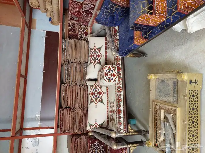 طاولات وكراسي 1