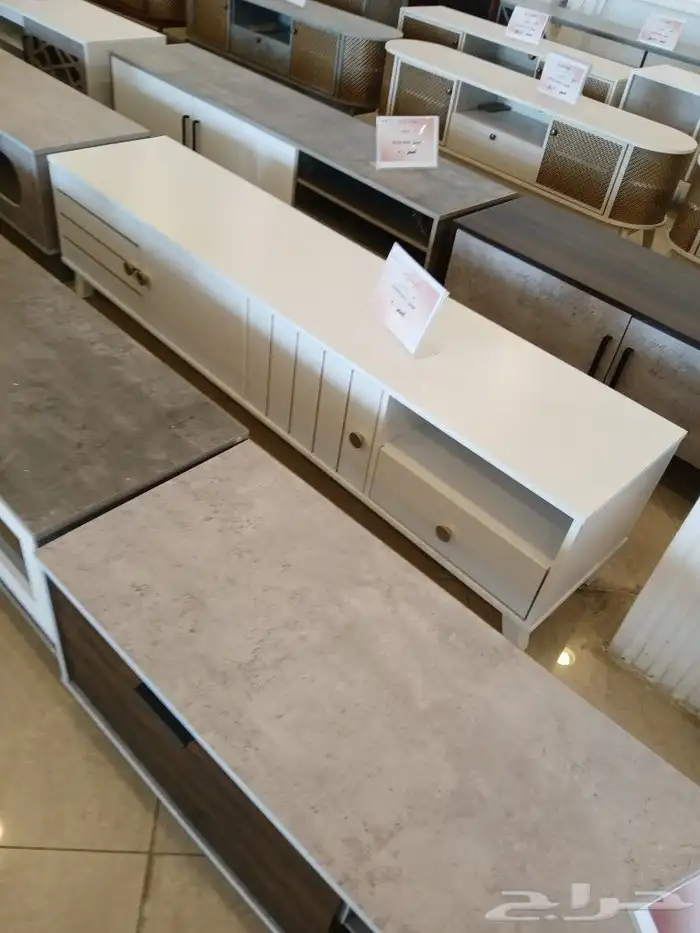 طاولات ومكتبات تلفزيون 8