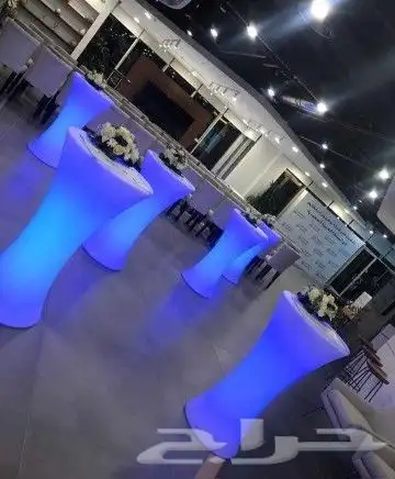 تاجير كنب مفرد كنب ثلاثي طاولات بوفيه طاوره قزاز كراسي شفاف 1