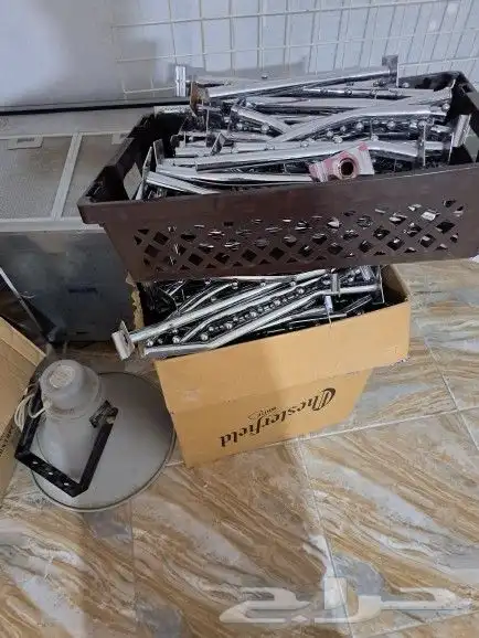 للبيع تعاليق محل ملابس 1