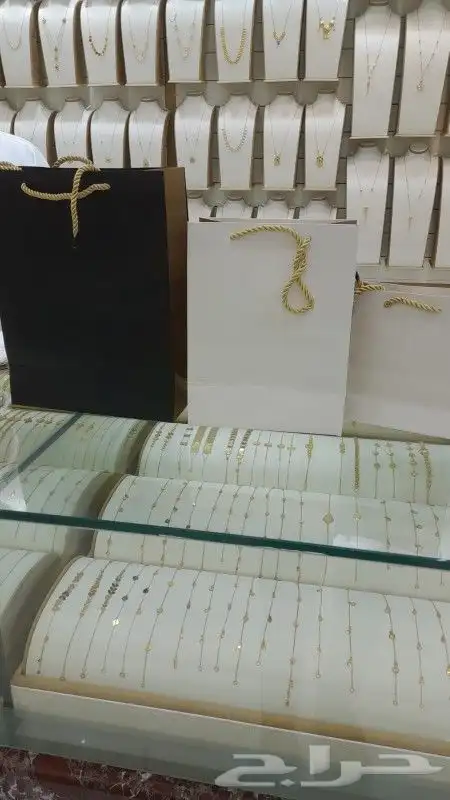 بوكسات  بنر  سكرات  اكياس ورقية  بزنس كارت  رول اب  اكرليك 4