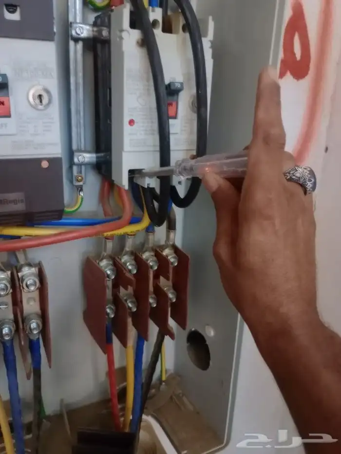 كهربائي وسباك منازل للصيانة والمقاولات 0