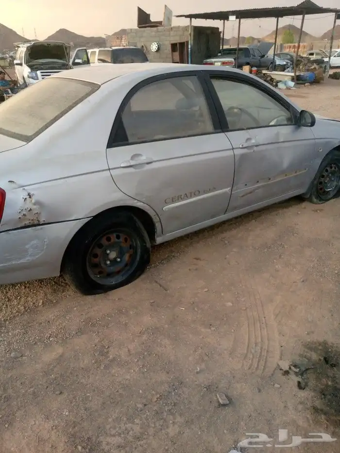 كيا سيراتو موديل 2005 للبيع قطع غيار فقط 3