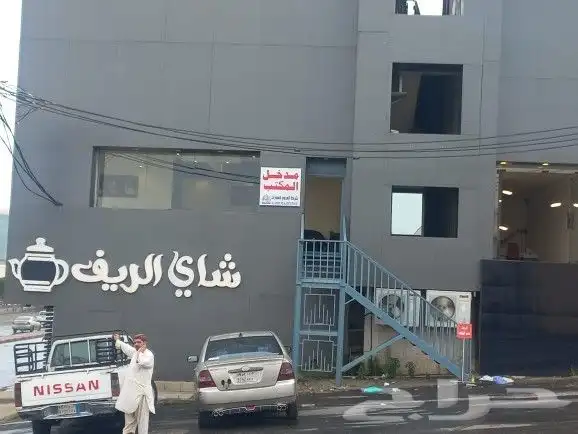 يوجد مكتب مساحه 75م علي شارعين 0