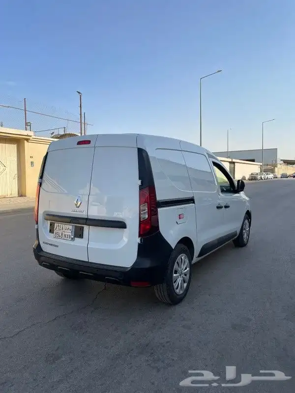 فان رينو دوكر بضاعه 2023 0