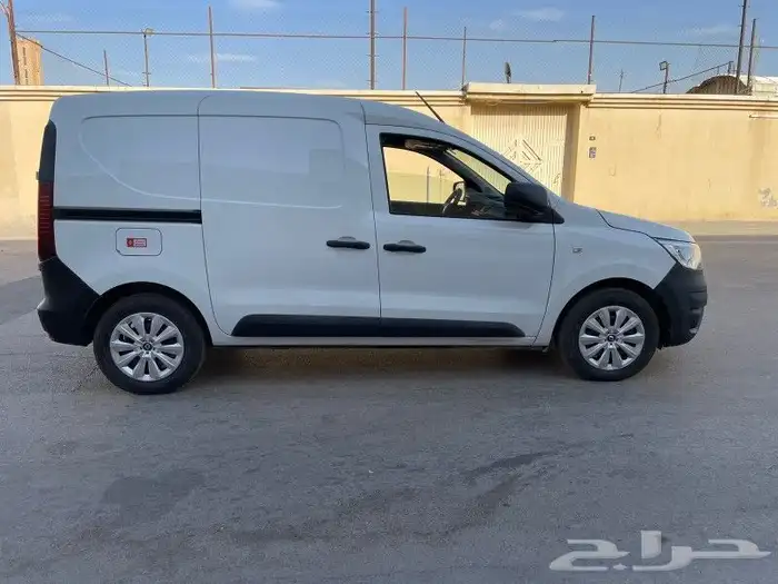 فان رينو دوكر بضاعه 2023 1