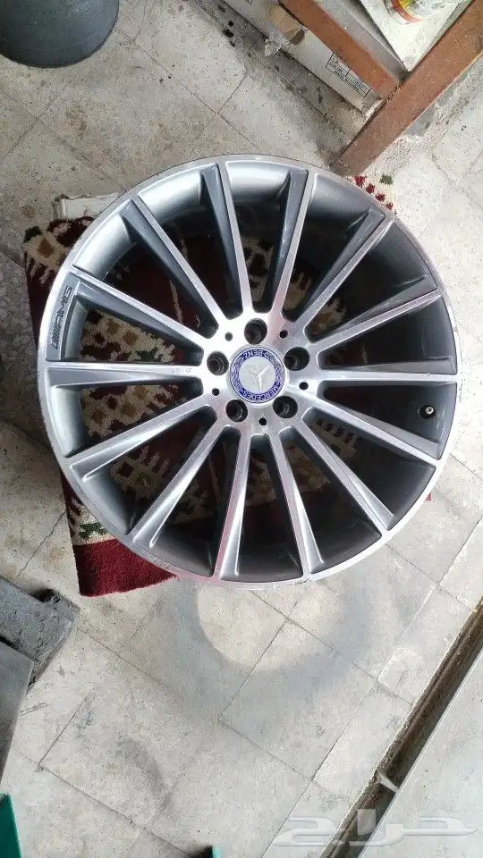 جوجد لدينا جنوط مرسديس مقاس 20اصلي وكالة نضيفه مره شبه جديد 0