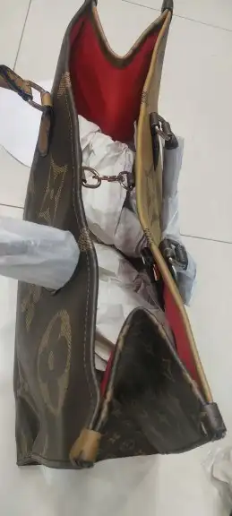 شنط نسائية ماركات عالميه شهيره جمله وتجزئه 32