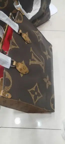 شنط نسائية ماركات عالميه شهيره جمله وتجزئه 30