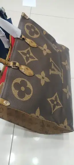 شنط نسائية ماركات عالميه شهيره جمله وتجزئه 31