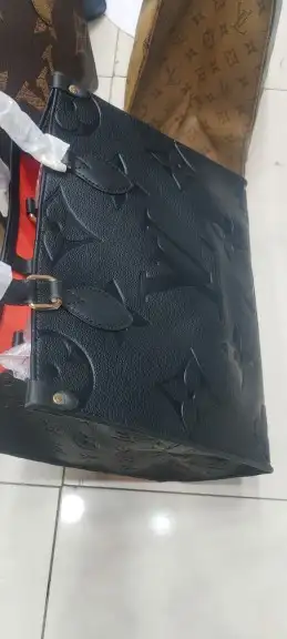 شنط نسائية ماركات عالميه شهيره جمله وتجزئه 33