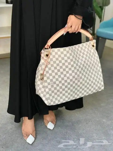 شنط نسائية ماركات عالميه شهيره جمله وتجزئه 3