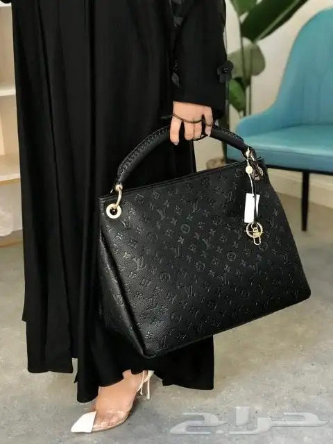 شنط نسائية ماركات عالميه شهيره جمله وتجزئه 1