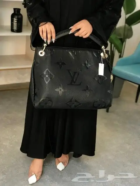 شنط نسائية ماركات عالميه شهيره جمله وتجزئه 2