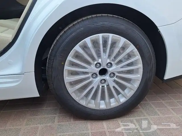 تويوتا كامري LE بنزين 2025 8